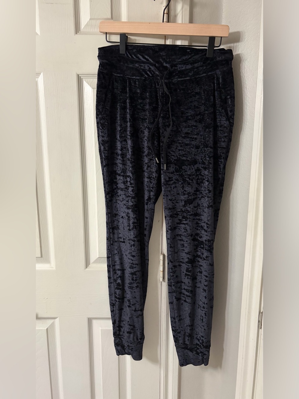 Lululemon Ready to Crush Jogger Limited Edition in Black Size 8